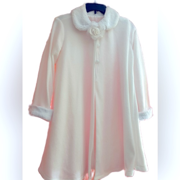 Dress coat for Girl with flower. This coat was worn once during a photo shoot - Picture 5 of 8